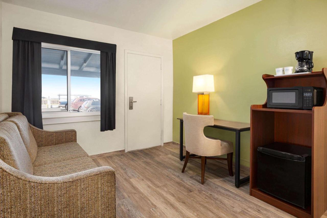Baymont By Wyndham Fort Bragg Eksteriør bilde
